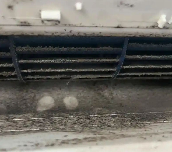 上林空调吹的风有股烧焦味是怎么回事